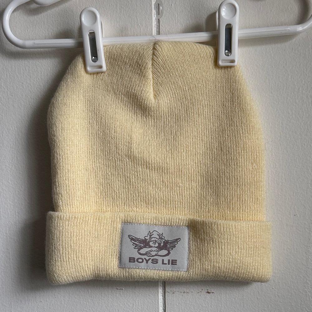 NWT Boys Lie Cream Beanie